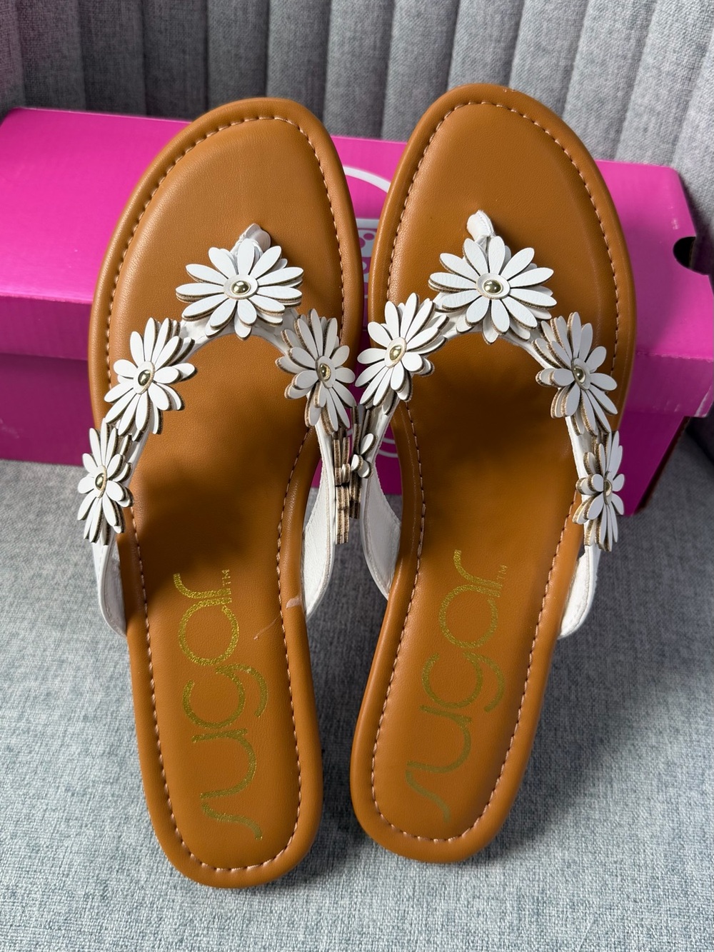 Sugar Finnesse Floral White/ Gold Thong Sandals Women’s Size 10M